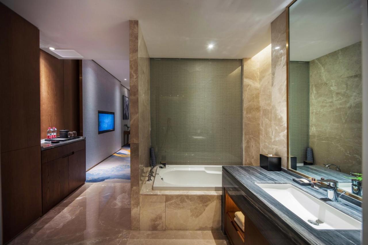 Wyndham Shiyan Downtown Hotel Buitenkant foto