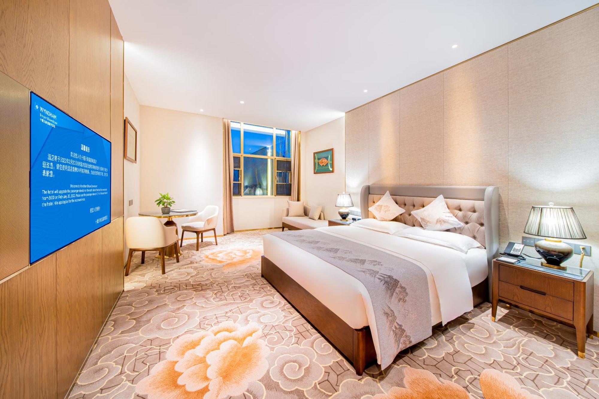 Wyndham Shiyan Downtown Hotel Buitenkant foto