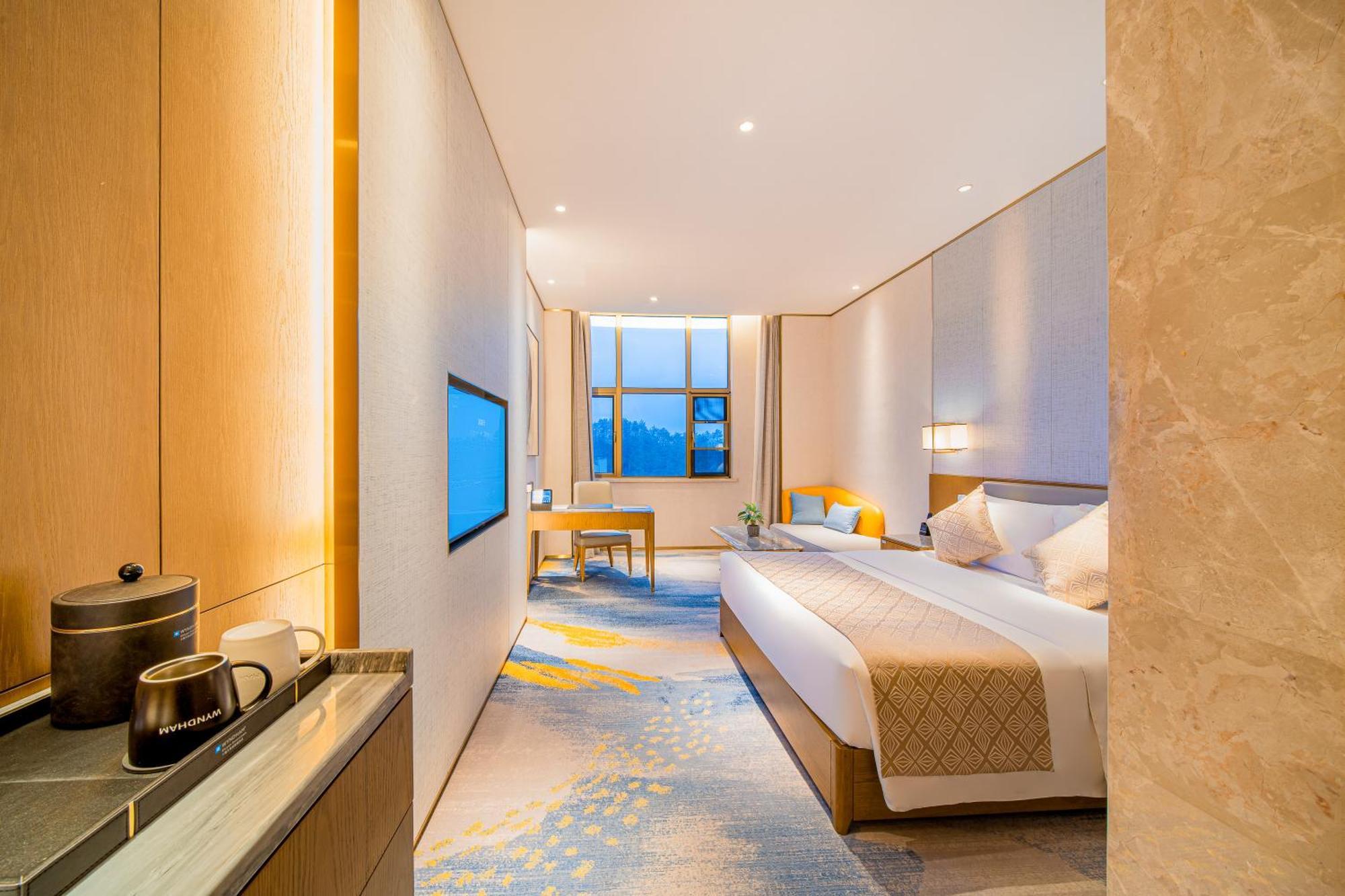 Wyndham Shiyan Downtown Hotel Buitenkant foto